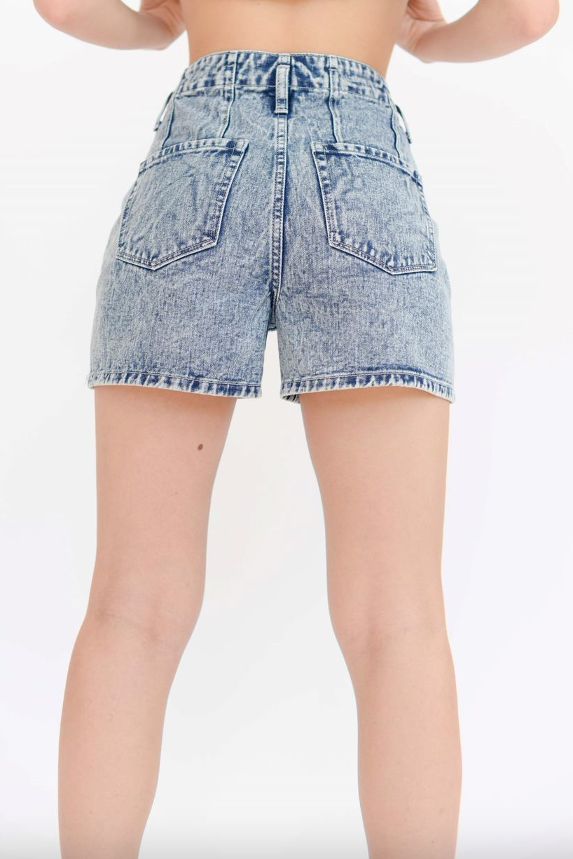 Buttom Up Acid Wash Mom Shorts